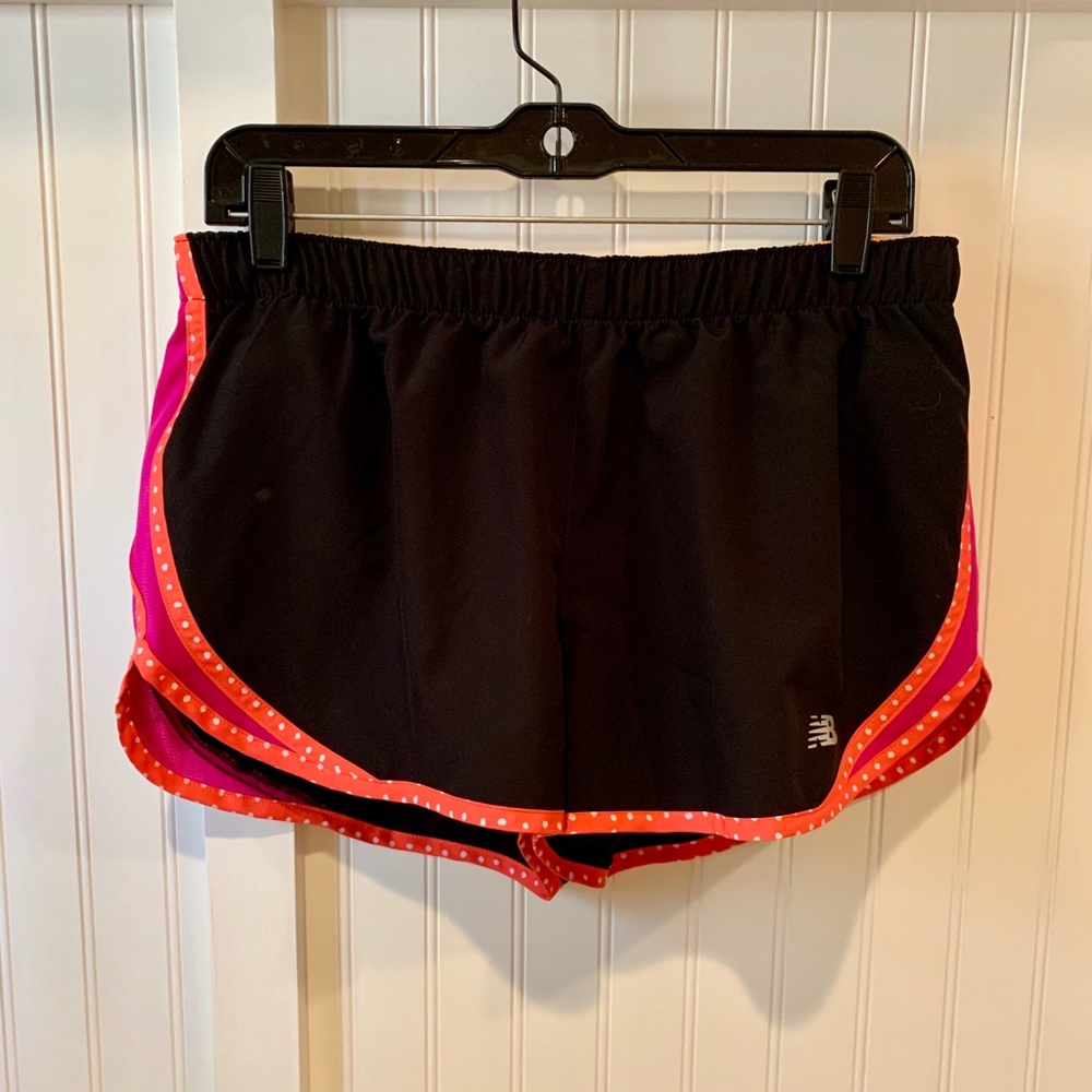 New Balance Accelerate Women Run Short 2.5” NWOT